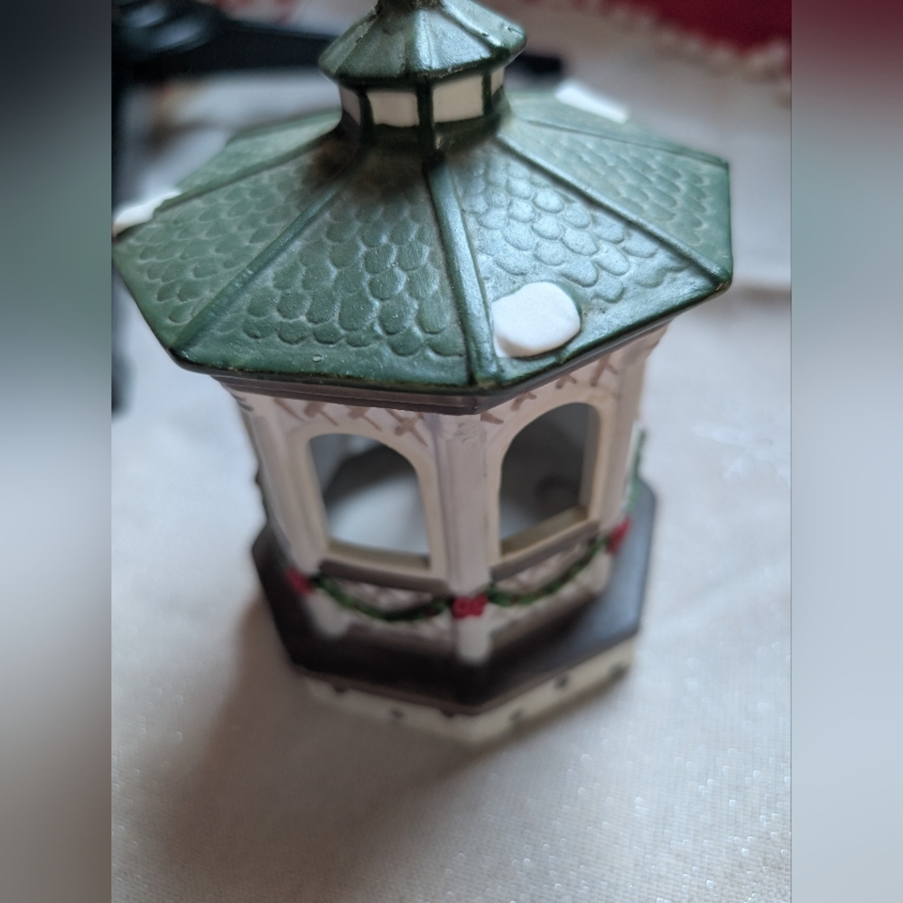 Lemax Gazebo - Picture 2 of 7